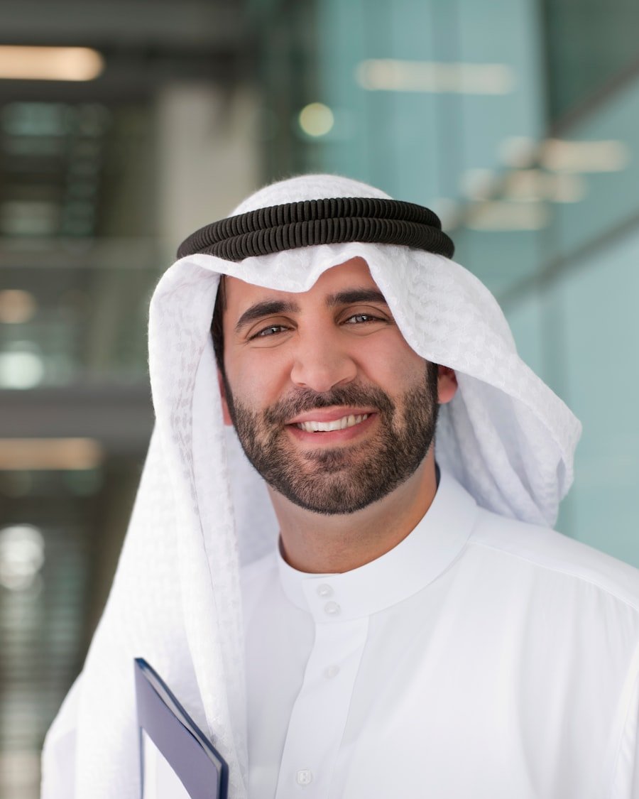 رئيس التقنية بالزي السعودي